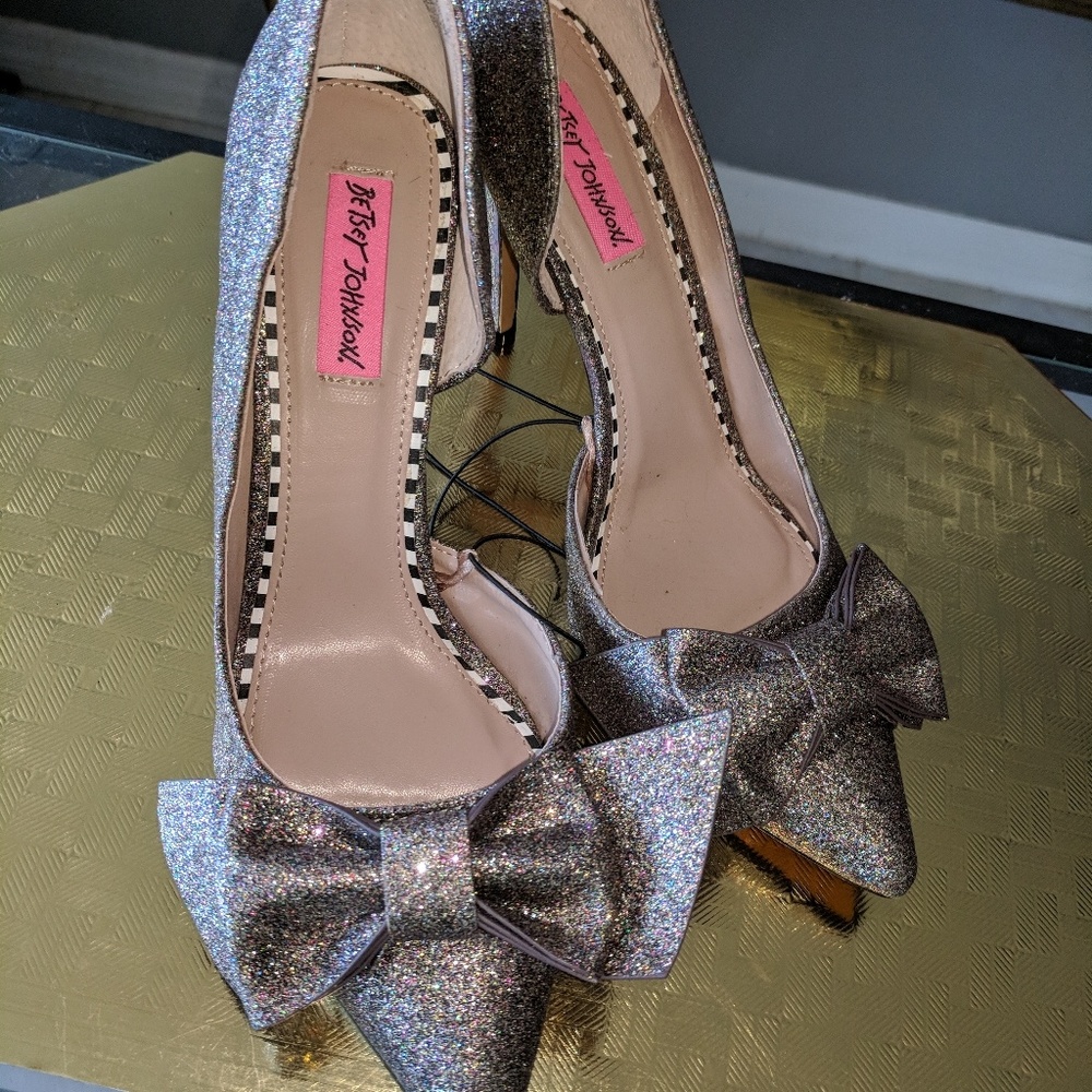 Gorgeous silver sparkly never worn heels